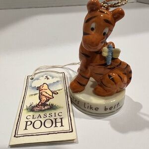 MIDWEST OF CANNON FALLS DISNEY'S CLASSIC POOH "TIGGERS LIKES BEST" ORNAMENT